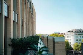 Fassade und Kölner Stadtblick - Moderne Architektur